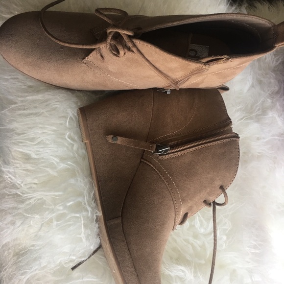 NWOT Tan Ankle Boots - Picture 2 of 4